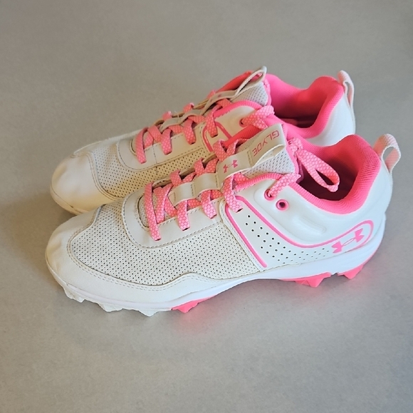 Under Armour Pink And White Softball Cleats - Picture 1 of 12